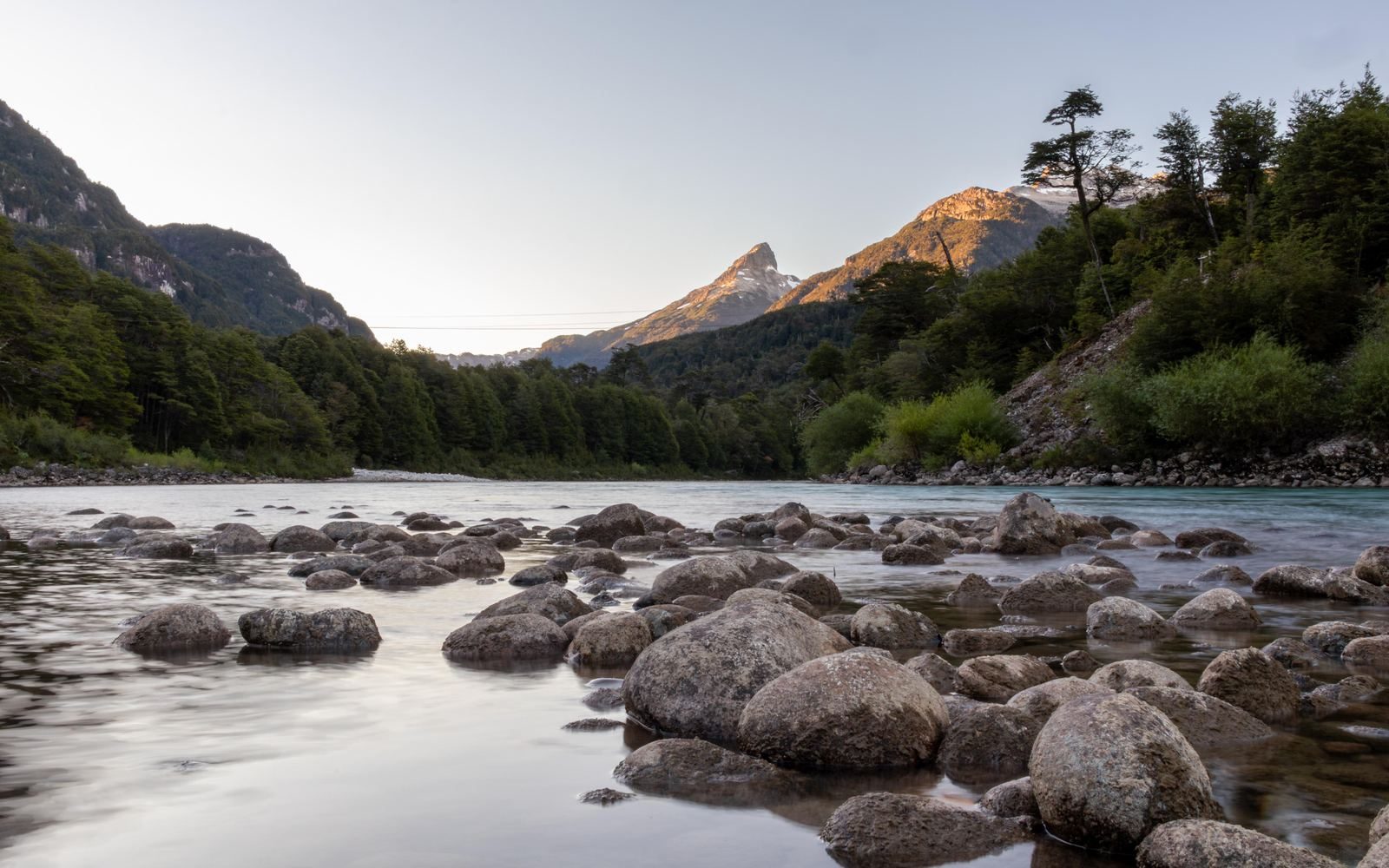 Río y cordillera, La Bella Patagonia