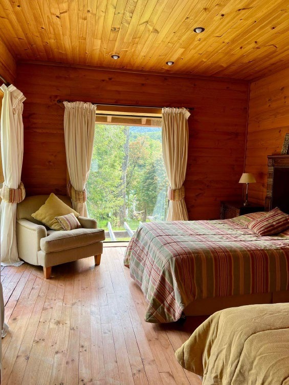 Habitación del Bosque, cama con vista al bosque